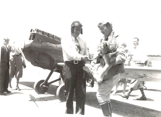 Roscoe Turner with Gilmore the Lion