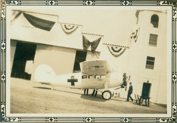 Lockheed Vega NC32E, Mines Field, Date Unknown (Source: Kalina)