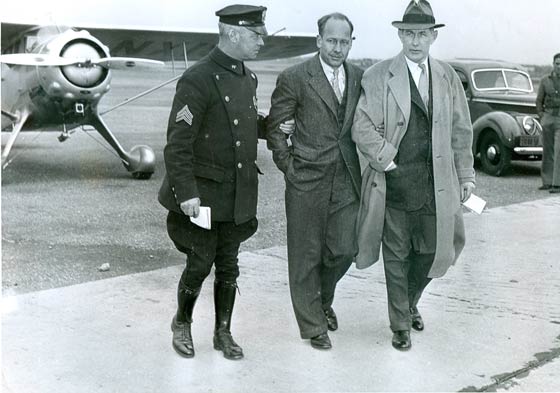 Clare Bunch (C) April 3, 1939, Roosevelt Field (Source: Underwood)