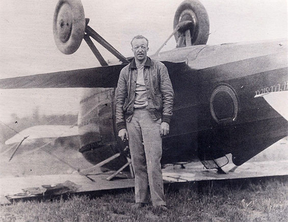 Hoyt with Flipped Hawk, August, 1929 (Source: Web)